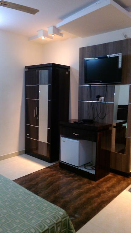 Hotel Kanishka Kanpur Zimmer foto