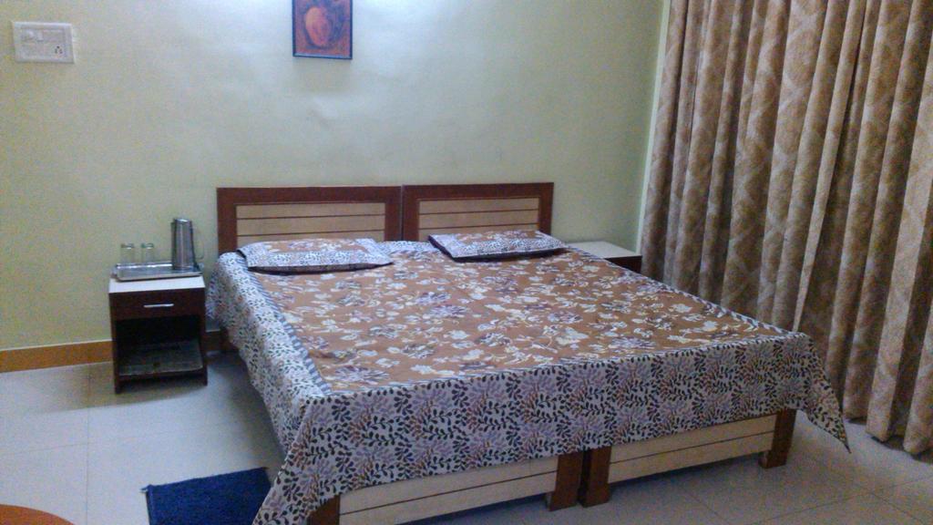 Hotel Kanishka Kanpur Zimmer foto